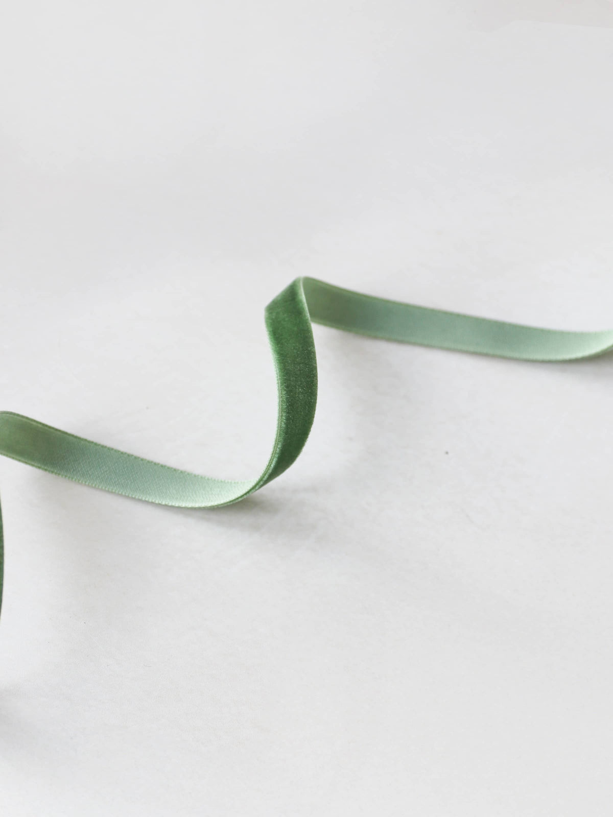 Thin Velvet Ribbon (1m)